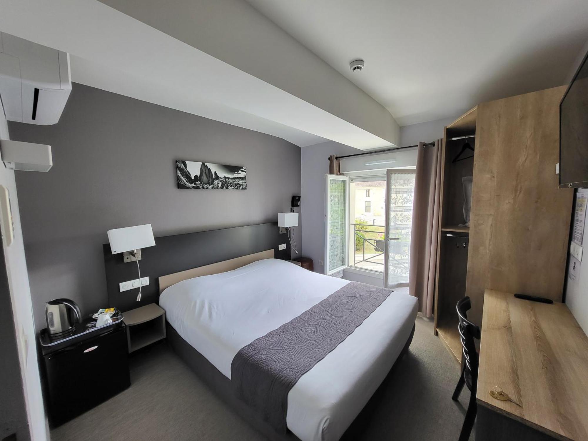 Auberge Des Lacs Bleus Clérac 部屋 写真